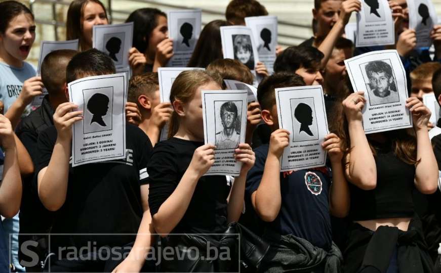 Sarajevo se sjeća žrtava u Prijedoru: Bijele trake i spomen ubijenoj djeci